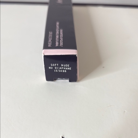 Mary Kay Soft Nude lip  Gloss - Picture 2 of 3